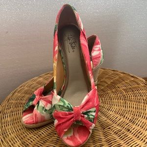 EUC lifestride pink floral wedge heels